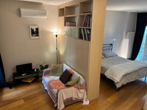 Sam's central & cosy studio apartment by the old town